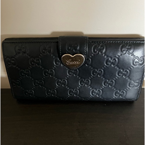 Gucci Emily horsebit bag comes with free gift.  Box not included. - Picture 5 of 14